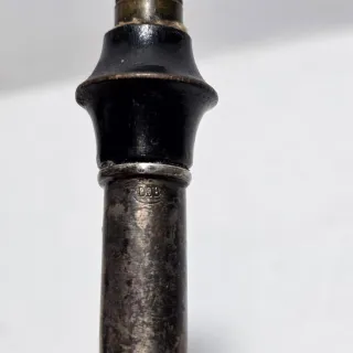 Vecchio timbro in argento cesellato con monogramma