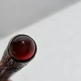 Vecchio timbro in argento cesellato con monogramma