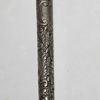 Vecchio timbro in argento cesellato con monogramma