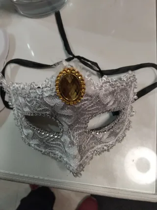 Máscara Veneciana Plateada con Joya