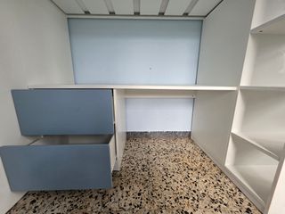 Cama alta infantil con escritorio y armario