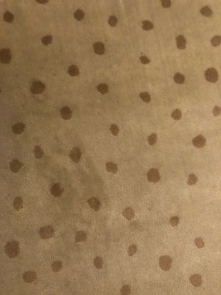 Alfombra beige con topos marrones 80x120