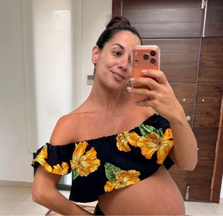 Top Zara floral hombros descubiertos (XS)