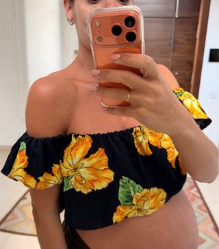 Top Zara floral hombros descubiertos (XS)