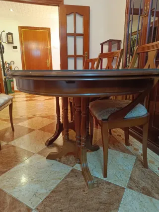 Mesa extensible con 6 sillas