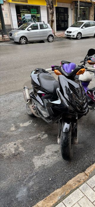 Yamaha Aerox Negra