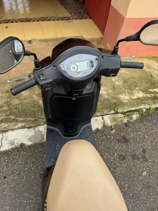 Scooter Peugeot Tweet 125 Marrón Scooter NUEVA 0KM