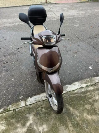 Scooter Peugeot Tweet 125 Marrón Scooter NUEVA 0KM