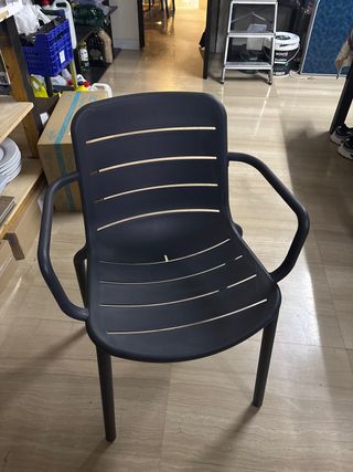 Regalo 5 Sillas de terraza de plástico negro