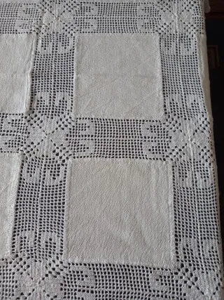 Mantelería bordada a mano