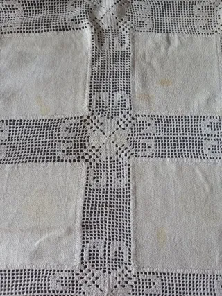 Mantelería bordada a mano