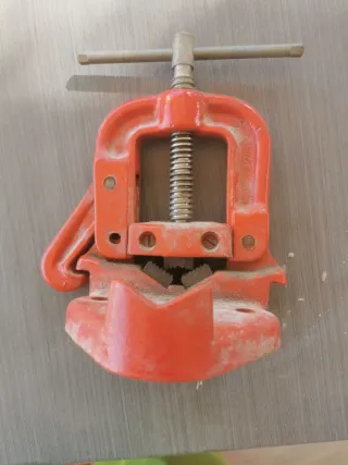 Tornillo de banco para tubos SUPER-EGO