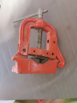 Tornillo de banco para tubos SUPER-EGO