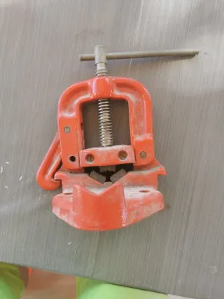 Tornillo de banco para tubos SUPER-EGO