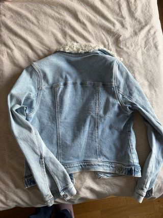 Cazadora vaquera con cuello borreguito