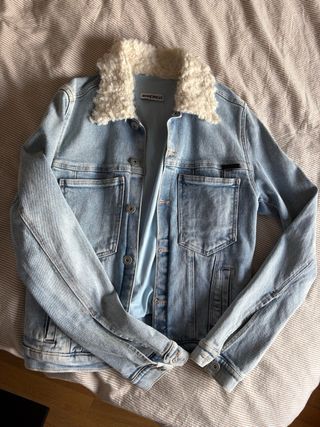 Cazadora vaquera con cuello borreguito