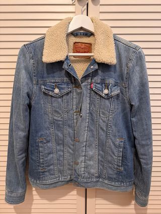 Cazadora Levi's borrego azul
