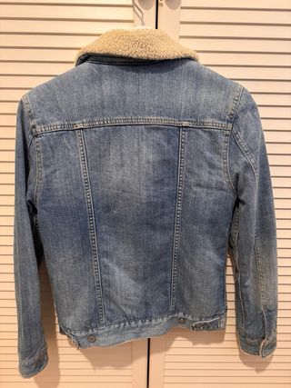 Cazadora Levi's borrego azul