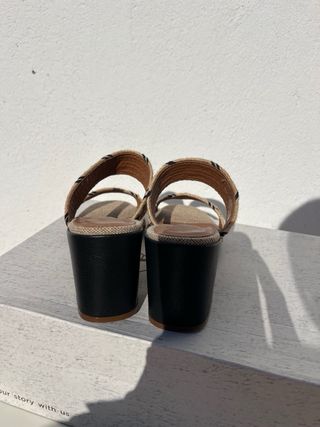 Sandalias Popa Beige y Negro Talla 39