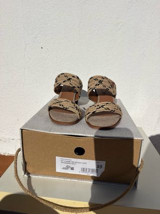 Sandalias Popa Beige y Negro Talla 39