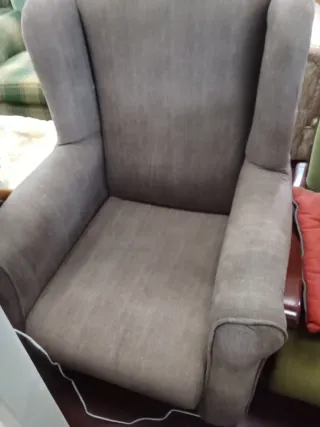 Sillón balancín de tela y madera