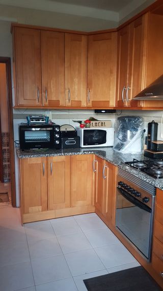 Cozinha completa em madeira – pronta a desmontar