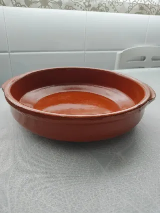 Cazuela de barro de 25 cm diámetro y 6 cm de fondo