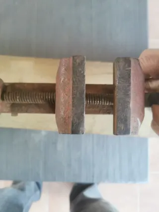 Tornillo de banco antiguo