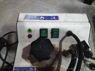 Plancha de vapor vintage con caldera