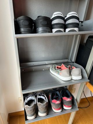 Zapatero 6 pares metal plateado