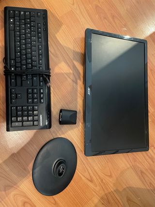 Ordenador acer con torre treclado y ratón