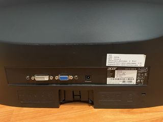 Ordenador acer con torre treclado y ratón