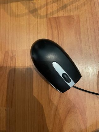 Ordenador acer con torre treclado y ratón