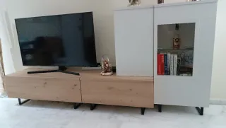 Mueble de salón madera y cristal