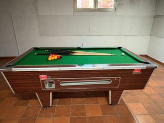 Mesa de billar con tacos y bolas medidas2;14x1;22