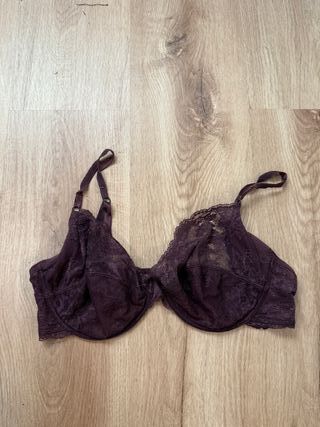 Precioso sujetador de encaje color berenjena 95D/E