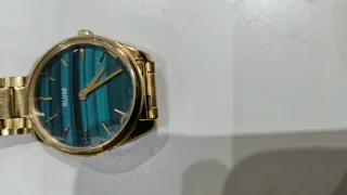Reloj CLUSE dorado con esfera verde