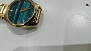 Reloj CLUSE dorado con esfera verde
