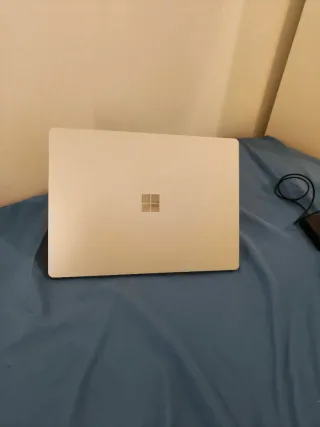 Microsoft Surface Laptop Go