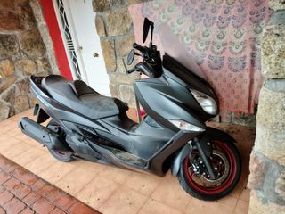 Suzuki Burgman AN400 2017 negra