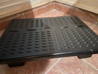 Reposapiés Negro Plástico