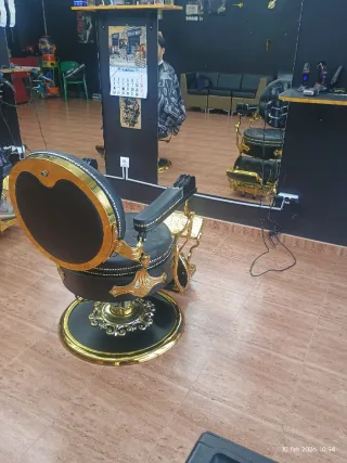 Sillón de peluquería, lavacabezas y mostrador