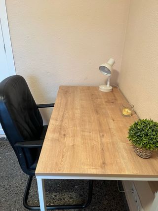 Alquilo habitacion en piso compartido.