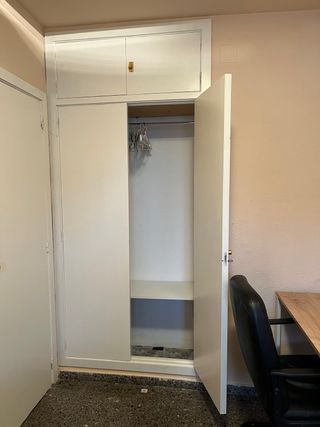 Alquilo habitacion en piso compartido.