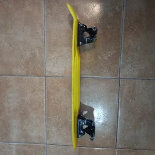 Penny board sin ruedas.