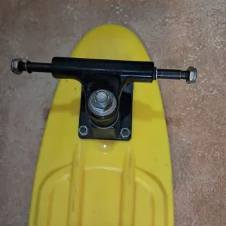 Penny board sin ruedas.