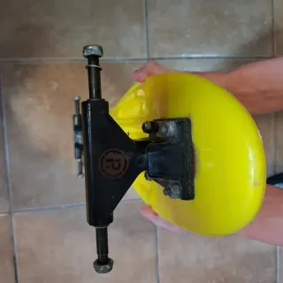 Penny board sin ruedas.