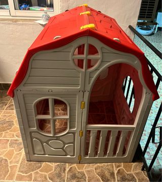 Piccola casa pieghevole per bambini da giardino