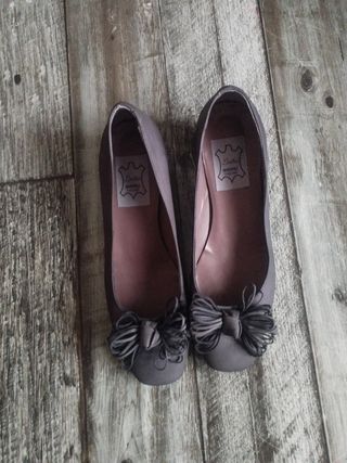 Zapatos planos Marypaz grises con lazo