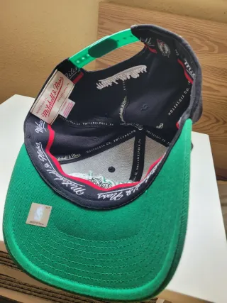 Gorra Mitchell & Ness Celtics Negra y Verde